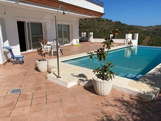 Foto 2 de Chalet en venta en Ojén de 4 habitaciones con terraza y piscina