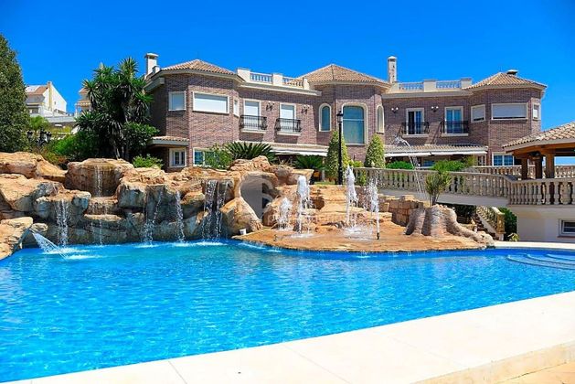 Foto 1 de Xalet en venda a El Candado - El Palo de 6 habitacions amb terrassa i piscina