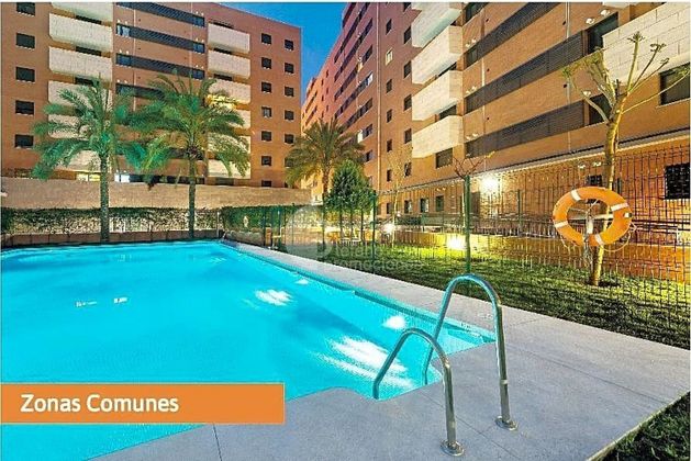 Foto 1 de Àtic en venda a Parque Ayala - Jardín de la Abadía - Huelín de 2 habitacions amb terrassa i piscina