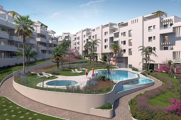 Foto 1 de Àtic en venda a El Mayorazgo - El Limonar de 2 habitacions amb terrassa i piscina