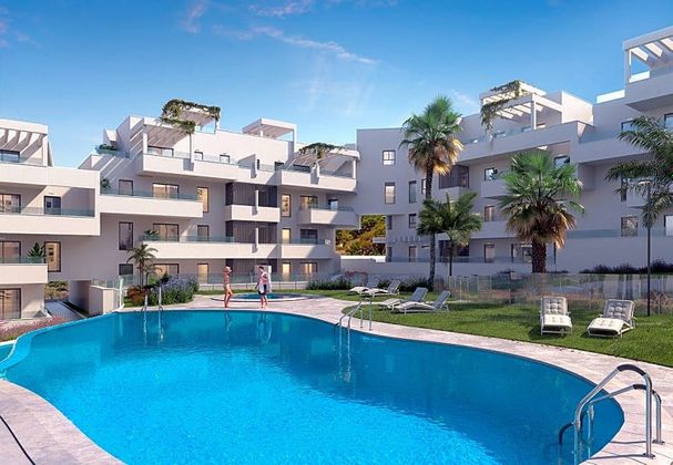 Foto 2 de Ático en venta en El Mayorazgo - El Limonar de 2 habitaciones con terraza y piscina