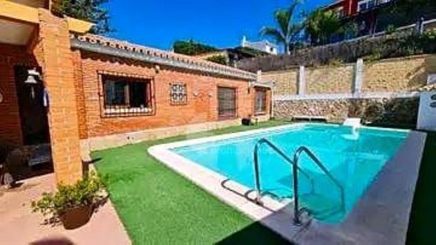 Foto 2 de Venta de chalet en El Candado - El Palo de 6 habitaciones con terraza y piscina