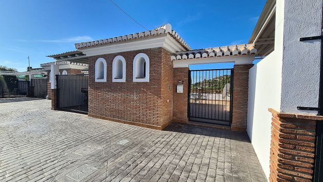Foto 2 de Casa adossada en venda a calle Cataluña de 3 habitacions amb terrassa i piscina