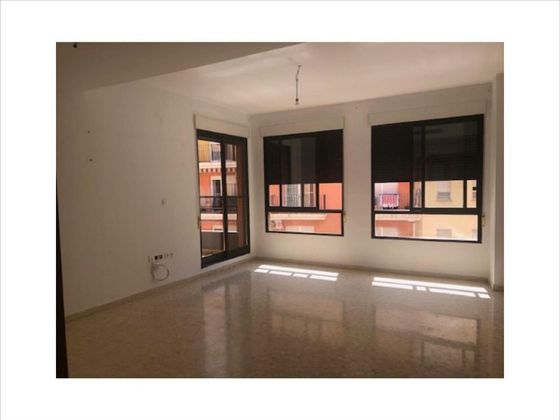 Foto 2 de Piso en venta en Carcaixent de 3 habitaciones con garaje y balcón
