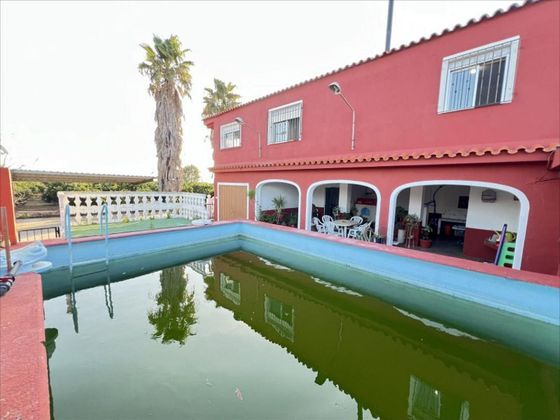 Foto 2 de Chalet en venta en Carcaixent de 4 habitaciones con terraza y piscina