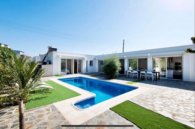 Foto 1 de Xalet en venda a Añoreta baja de 5 habitacions amb terrassa i piscina