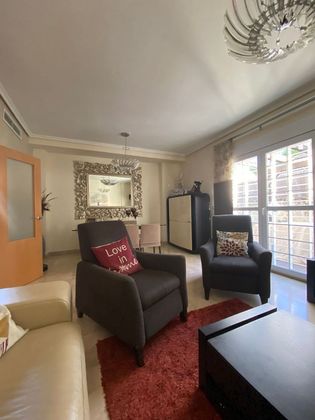 Foto 2 de Venta de casa en Montequinto de 3 habitaciones con garaje y aire acondicionado