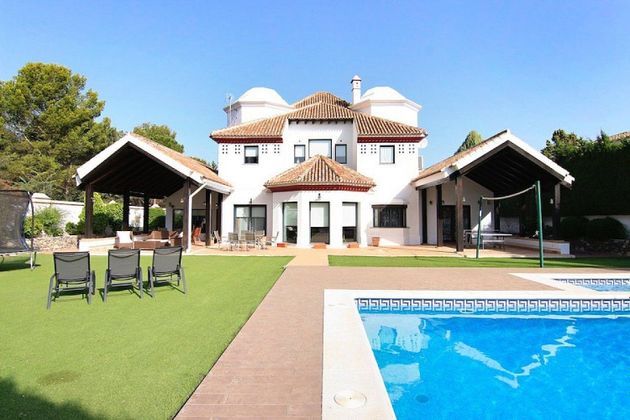Foto 2 de Xalet en venda a Albolote de 4 habitacions amb piscina i jardí