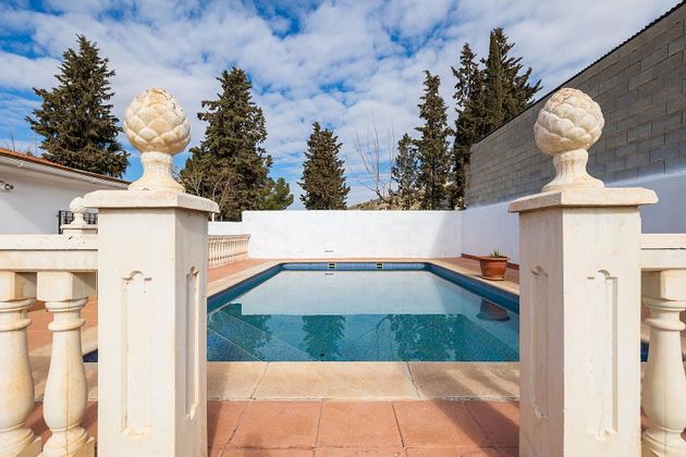 Foto 1 de Chalet en venta en Cacín de 3 habitaciones con terraza y piscina