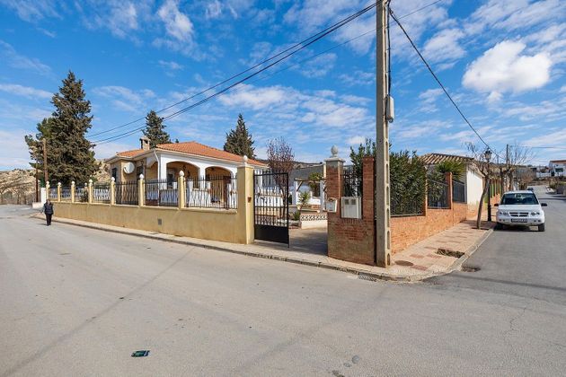 Foto 2 de Chalet en venta en Cacín de 3 habitaciones con terraza y piscina