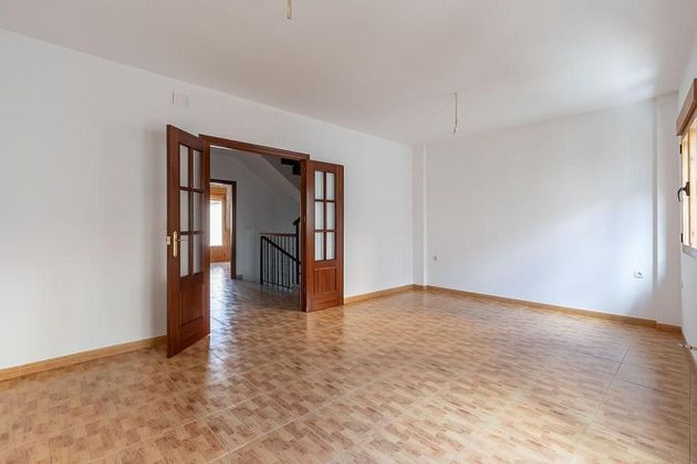 Foto 2 de Casa en venda a Torres de 5 habitacions amb terrassa i garatge