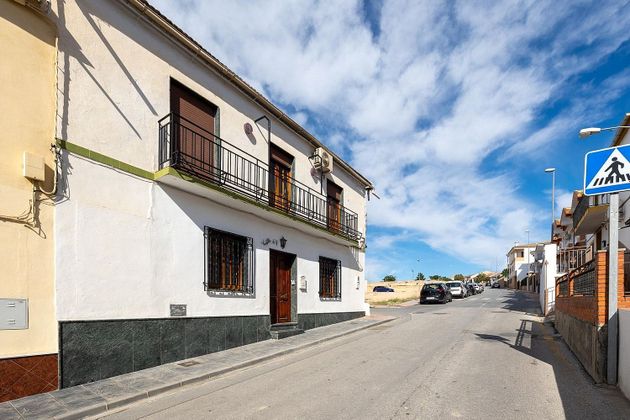 Foto 2 de Xalet en venda a Pinos Puente de 4 habitacions amb terrassa i garatge