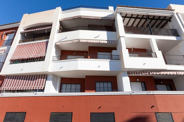 Foto 1 de Piso en venta en Salobreña de 3 habitaciones con terraza y balcón