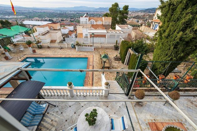 Foto 2 de Chalet en venta en Barrio de la Vega de 4 habitaciones con terraza y piscina