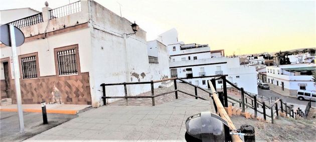 Foto 2 de Venta de chalet en Guillena de 6 habitaciones con terraza y aire acondicionado