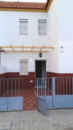 Foto 2 de Venta de chalet en Guillena de 3 habitaciones con aire acondicionado