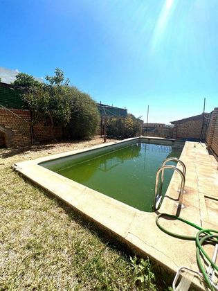 Foto 1 de Chalet en venta en Gerena de 3 habitaciones con piscina y jardín