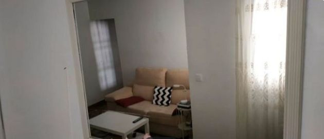 Foto 2 de Piso en alquiler en San Gil de 3 habitaciones con muebles y balcón