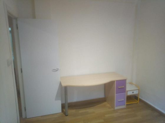 Foto 2 de Piso en alquiler en Amate de 2 habitaciones con muebles y aire acondicionado
