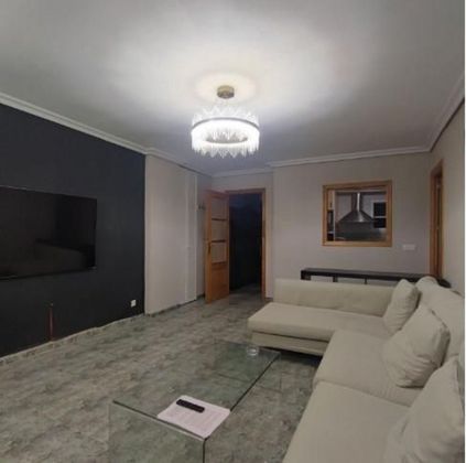 Foto 2 de Alquiler de piso en El Juncal - Av. de la Paz de 3 habitaciones con muebles y aire acondicionado