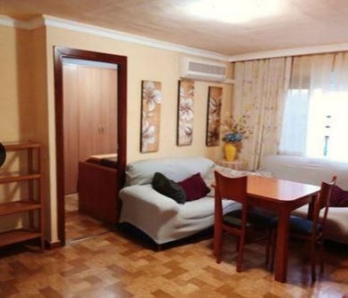 Foto 1 de Pis en lloguer a Las Huertas - San Pablo de 3 habitacions amb mobles i aire acondicionat