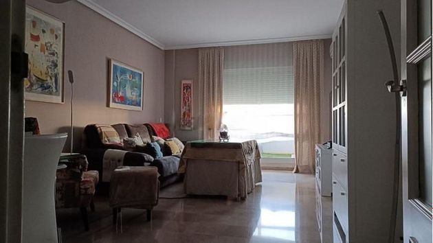 Foto 1 de Alquiler de piso en Bellavista de 4 habitaciones con terraza y piscina