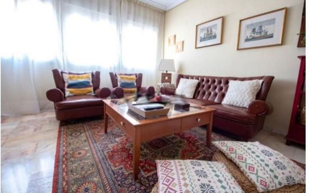 Foto 1 de Pis en lloguer a Triana Casco Antiguo de 3 habitacions amb terrassa i mobles