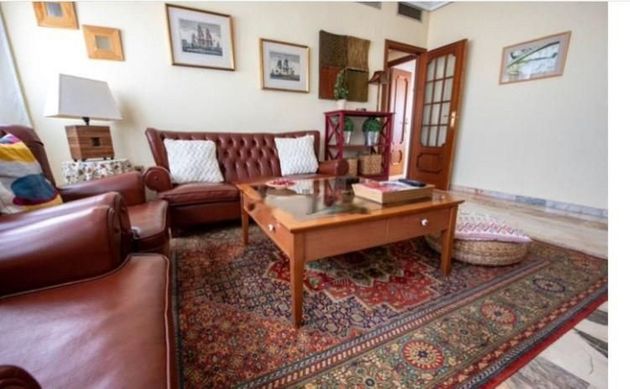 Foto 2 de Pis en lloguer a Triana Casco Antiguo de 3 habitacions amb terrassa i mobles