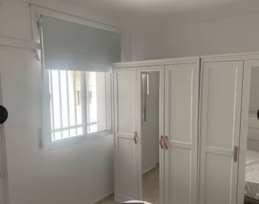 Foto 2 de Pis en lloguer a León de 3 habitacions amb terrassa i mobles