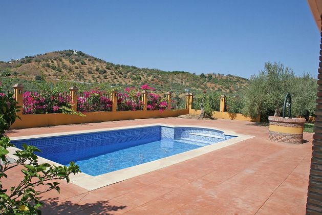 Foto 2 de Venta de chalet en Coín de 5 habitaciones con terraza y piscina