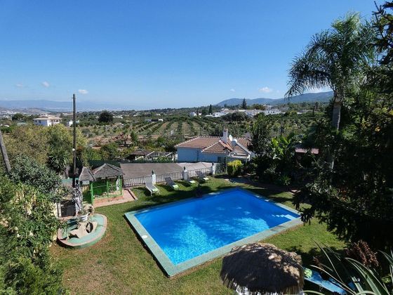 Foto 2 de Chalet en venta en Alhaurín el Grande de 5 habitaciones con terraza y piscina