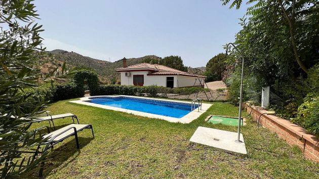 Foto 1 de Chalet en venta en Almogía de 3 habitaciones con terraza y piscina
