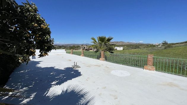 Foto 2 de Chalet en venta en Alhaurín el Grande de 4 habitaciones con piscina y aire acondicionado