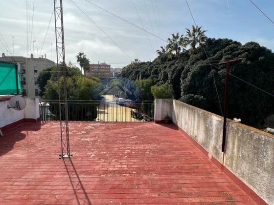 Foto 1 de Casa adossada en venda a La Paz de 2 habitacions amb terrassa i balcó