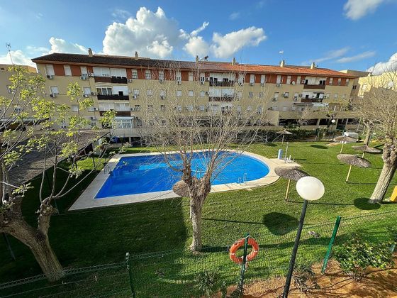 Foto 1 de Casa en venda a Nueva Alcalá de 4 habitacions amb terrassa i piscina