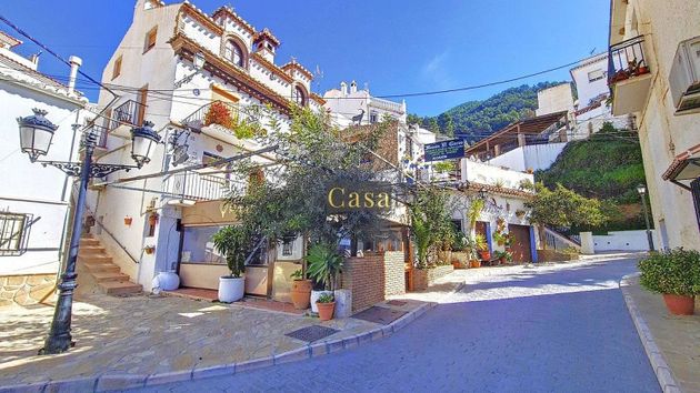 Foto 1 de Local en venta en Alcaucín con terraza y garaje