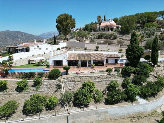 Foto 1 de Xalet en venda a Arenas de 3 habitacions amb terrassa i piscina