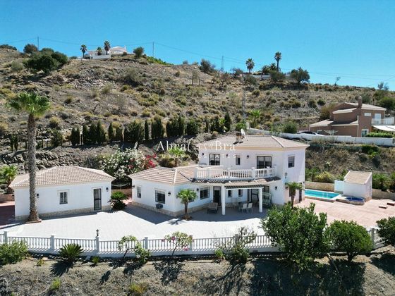 Foto 1 de Xalet en venda a Arenas de 4 habitacions amb terrassa i piscina