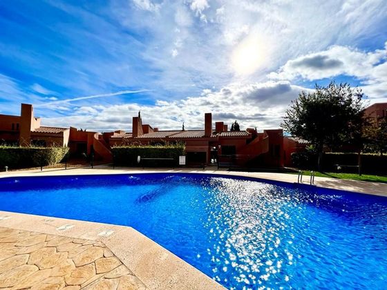 Foto 1 de Casa adosada en venta en calle De la Peña de 2 habitaciones con terraza y piscina