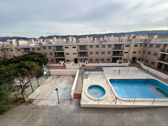 Foto 1 de Àtic en venda a calle Del Palmeral de 2 habitacions amb terrassa i piscina