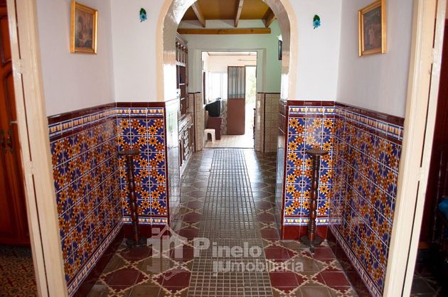 Foto 2 de Casa adosada en venta en Almadén de la Plata de 3 habitaciones con calefacción