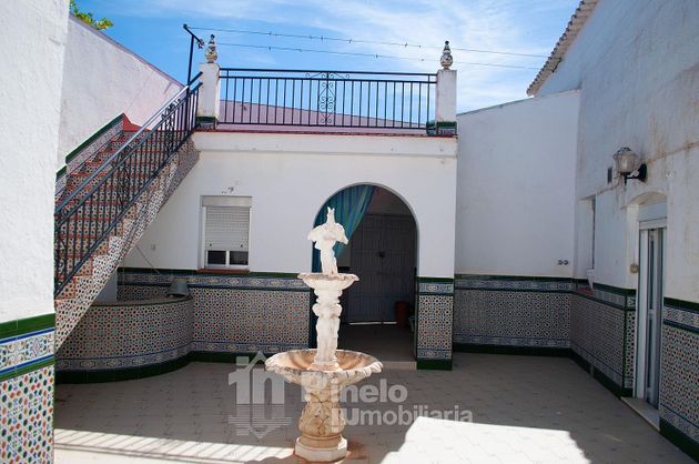 Foto 1 de Casa adossada en venda a Almadén de la Plata de 7 habitacions amb terrassa i garatge