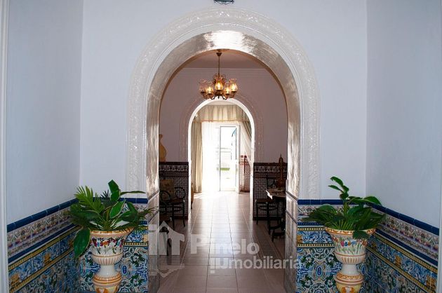 Foto 2 de Casa adossada en venda a Almadén de la Plata de 7 habitacions amb terrassa i garatge