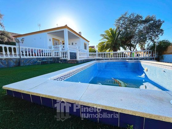 Foto 1 de Venta de chalet en Castilblanco de los Arroyos de 3 habitaciones con piscina y jardín