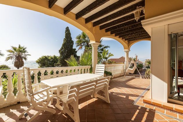 Foto 1 de Xalet en venda a El Candado - El Palo de 5 habitacions amb terrassa i piscina