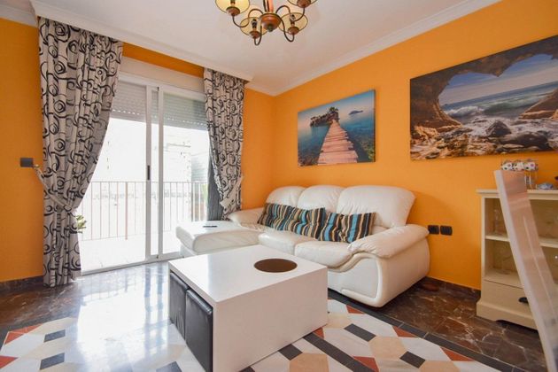Foto 2 de Piso en venta en calle De Granada de 2 habitaciones con terraza y piscina