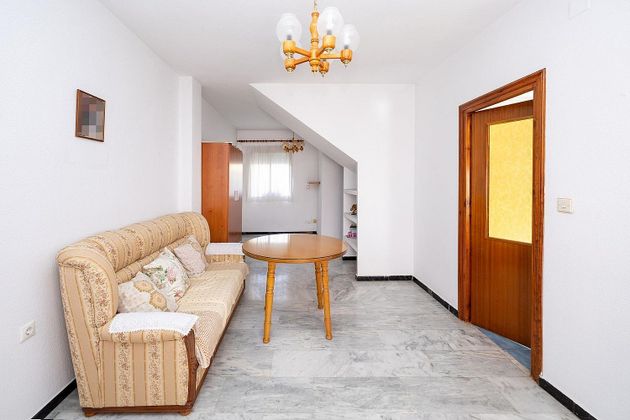 Foto 2 de Chalet en venta en calle Juan Ramon Jimenez de 3 habitaciones con terraza y garaje