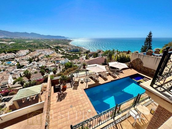 Foto 1 de Casa en venta en Chaparil - Torrecilla de 4 habitaciones con terraza y piscina