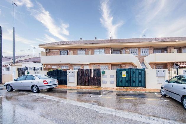Foto 1 de Casa adossada en venda a San Pedro del Pinatar de 3 habitacions amb garatge i balcó