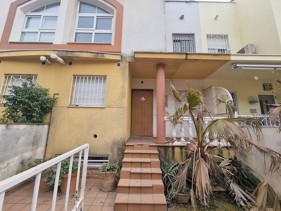 Foto 1 de Casa en venda a calle Fenicios de 5 habitacions amb terrassa i balcó